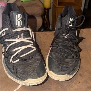 Nike Azurie Elizabeth Kyrie Irving Humble